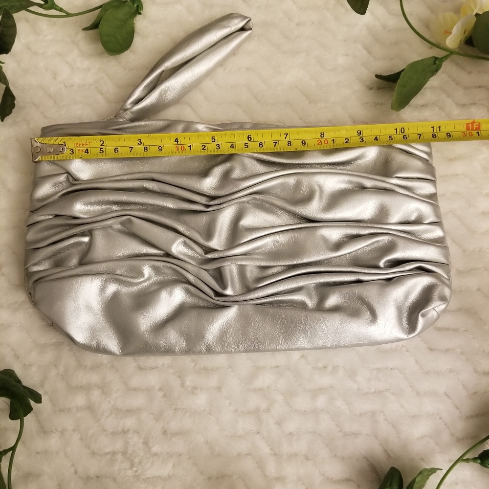 ELIZABETH ARDEN Silver Color cosmetic And Makeup  Bag.